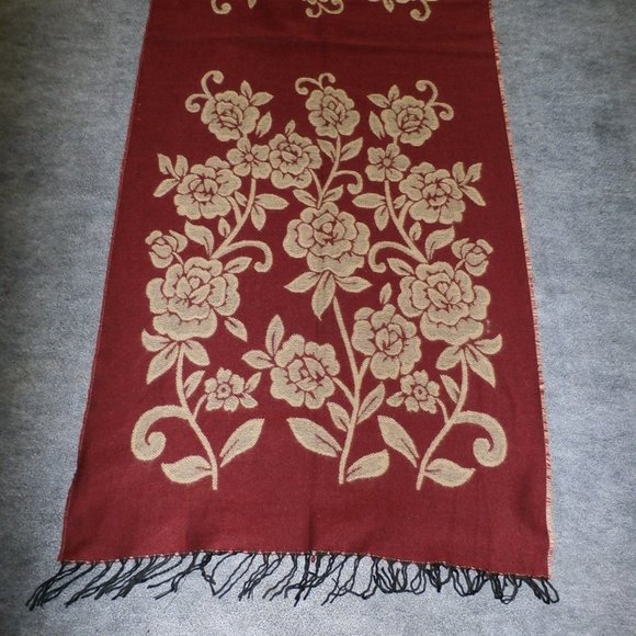 NEW  Reversible Wool Table Runner Red & Beige Floral design w/ fringe 70 x26 - Picture 3 of 7